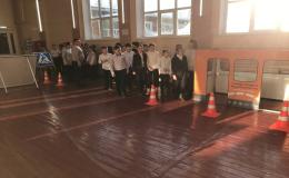 Обучающиеся МАОУ СОШ 60 встретились с работниками Автогородка, которые провели с детьми обучающий тренинг по безопасности дорожного движения. 
