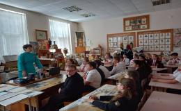 Руководитель школьного музея Иванова Людмила Викторовна провела для учащихся 4А и 4Б классов музейные уроки, посвященные подвигу наших земляков в годы Великой Отечественной войны.