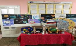Ко дню космонавтики в школе прошёл конкурс рисунков и творческих работ. 