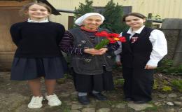 Обучающиеся МАОУ СОШ 60 поздравили с праздником Пасхи и 86-летием ветерана педагогического труда Булатецкую Александру Григорьевну. 