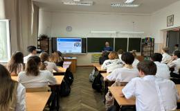 Профориентационная работа проведена в 10 и 11 классах. К учащимся пришли с КубГУ для того, чтобы подробно рассказать про биологический факультет.